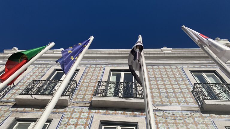 For EU citizens/For non EU citizens