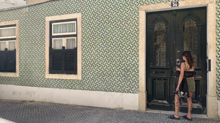 How to find an accommodation yourself thanks to social media ?